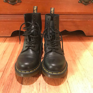 Doc Martens W8 Pascal NWOT